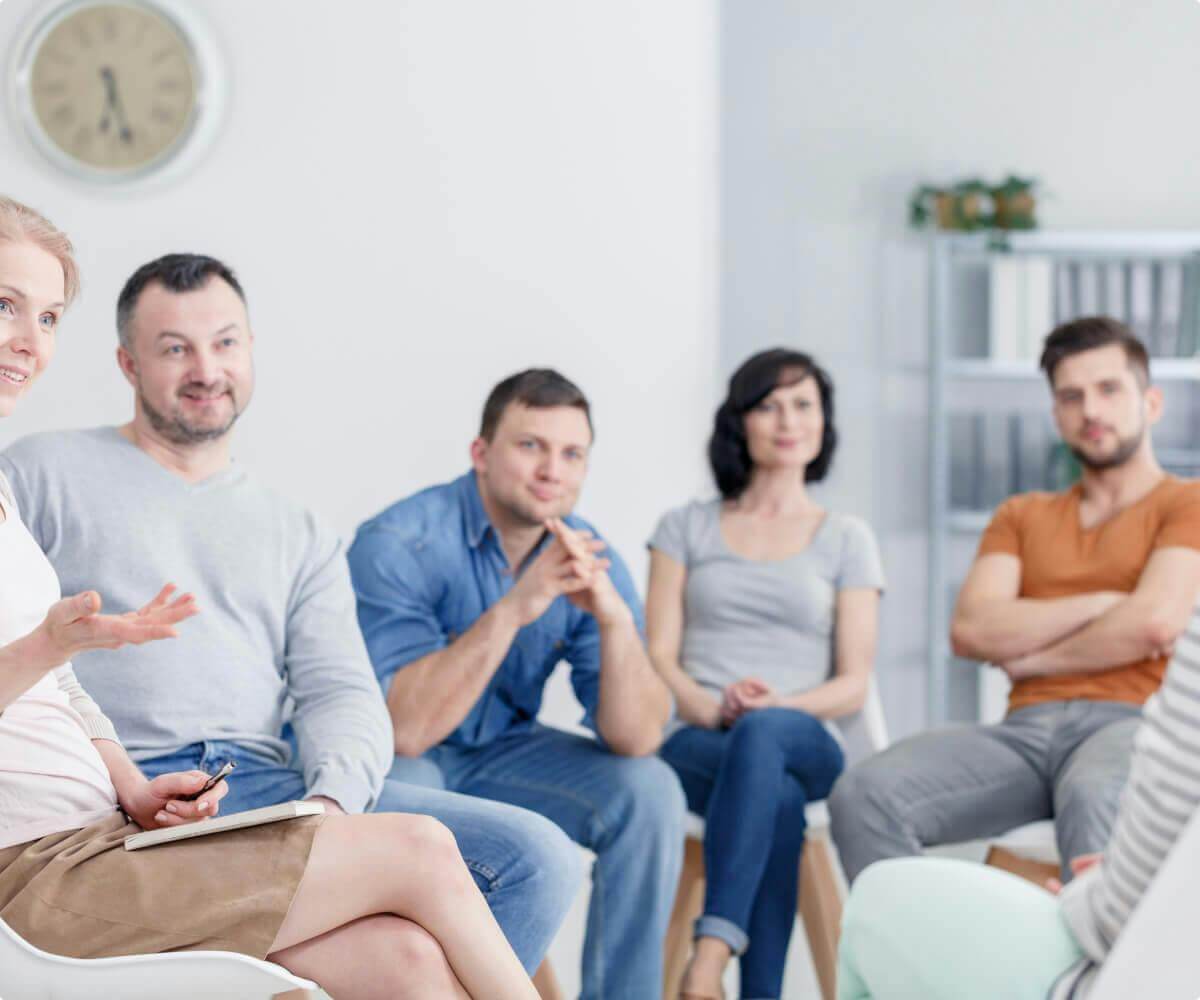 group-of-people-paying-attention-to-someone